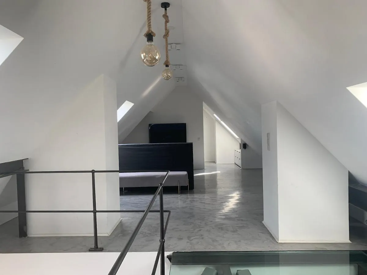 Schoene Dachgeschoss-Maisonette Wohnung München Deutschland
