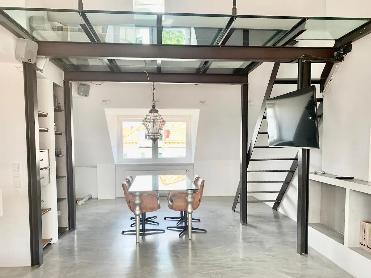 Schoene Dachgeschoss-Maisonette Wohnung München 0*,