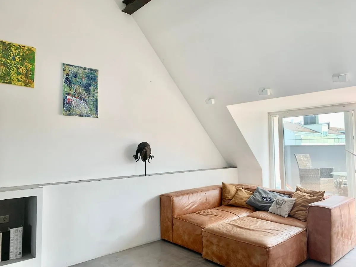 Schoene Dachgeschoss-Maisonette Wohnung München 0*,