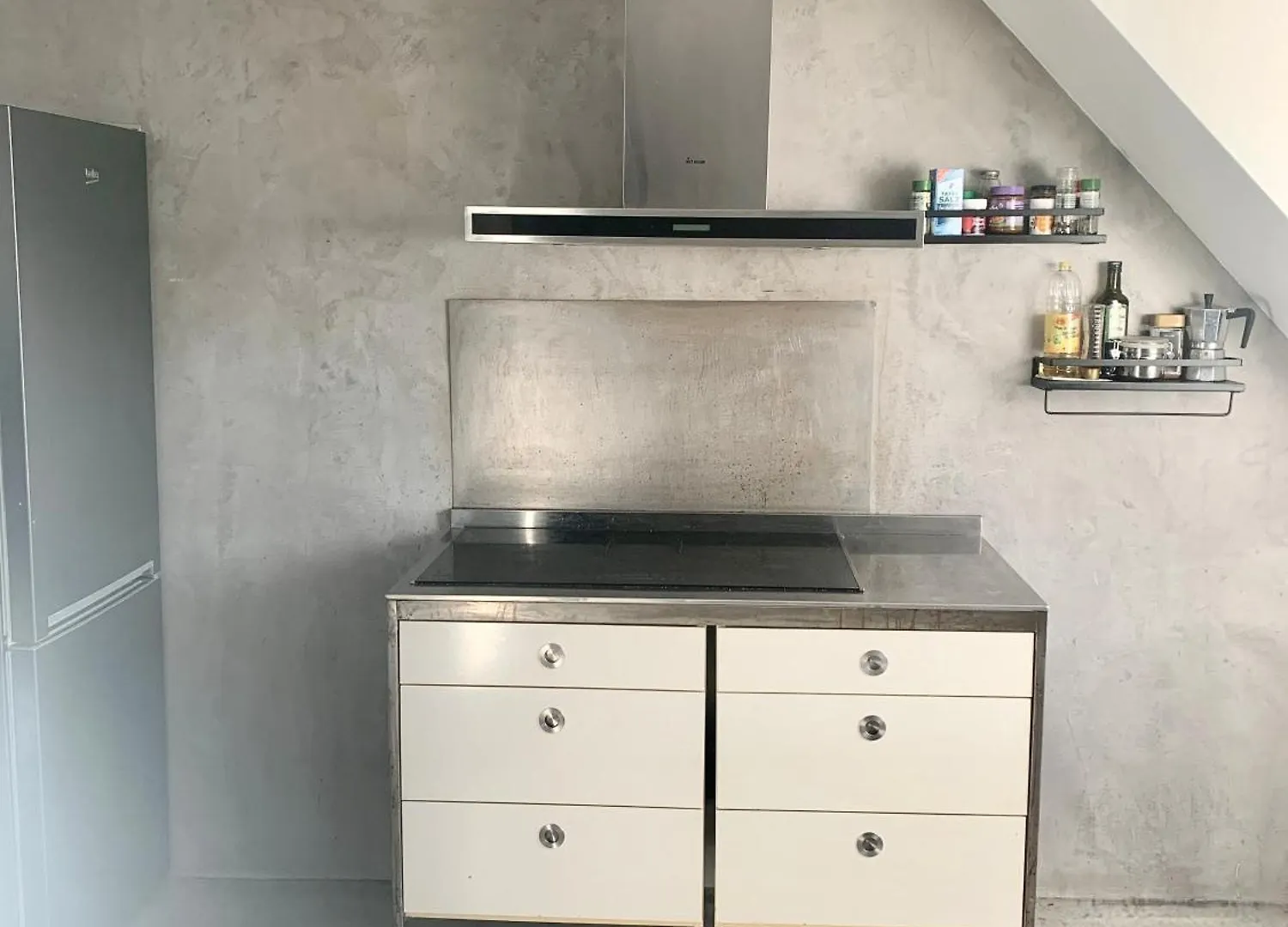 Schoene Dachgeschoss-Maisonette Wohnung München