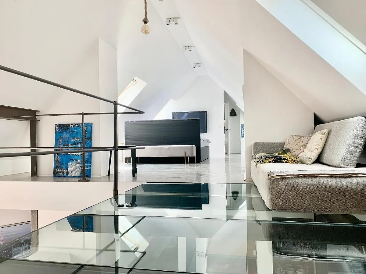 Schoene Dachgeschoss-Maisonette Wohnung Munich 0*,  Germany