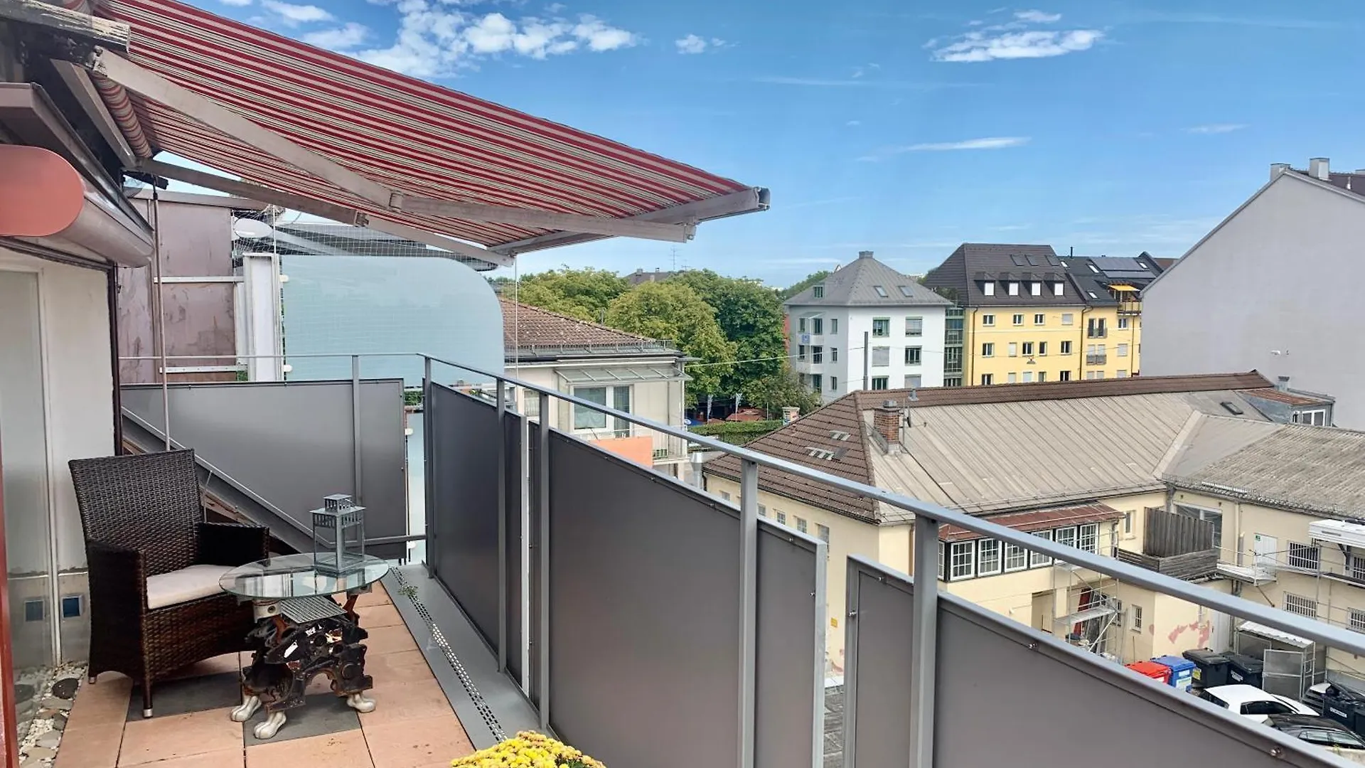 Apartment Schoene Dachgeschoss-Maisonette Wohnung Munich