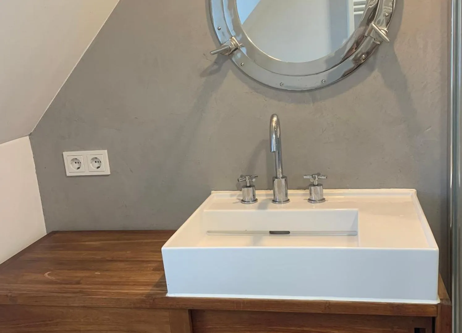 Schoene Dachgeschoss-Maisonette Wohnung Munich Apartment