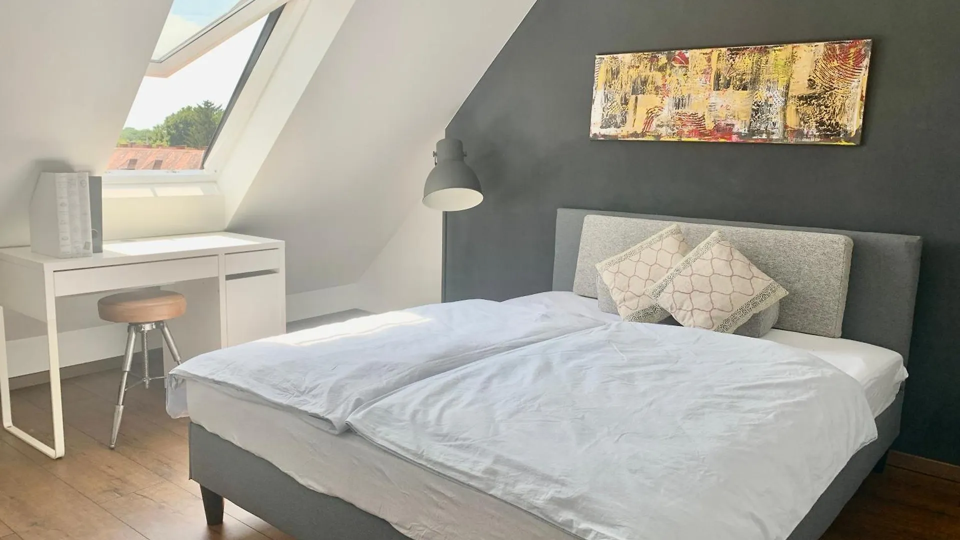 Schoene Dachgeschoss-Maisonette Wohnung Munich 0*,  Germany