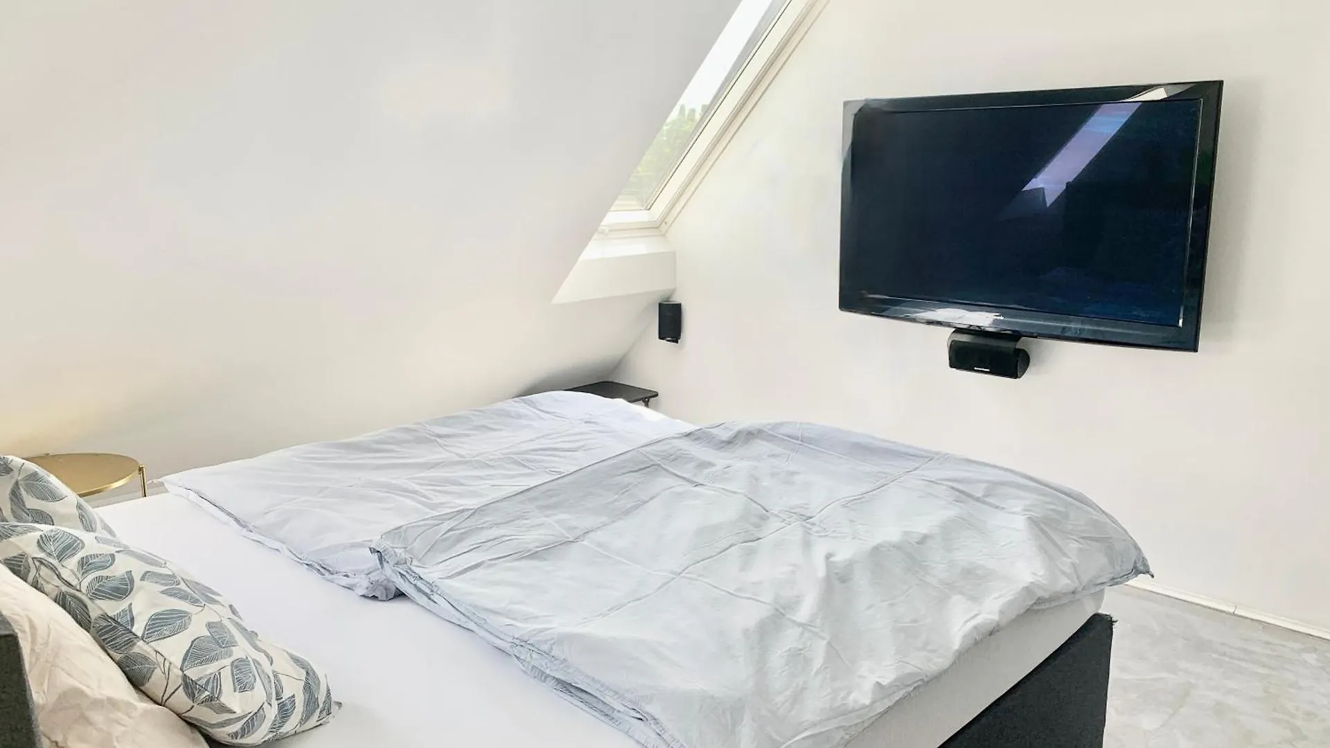 Apartment Schoene Dachgeschoss-Maisonette Wohnung Munich