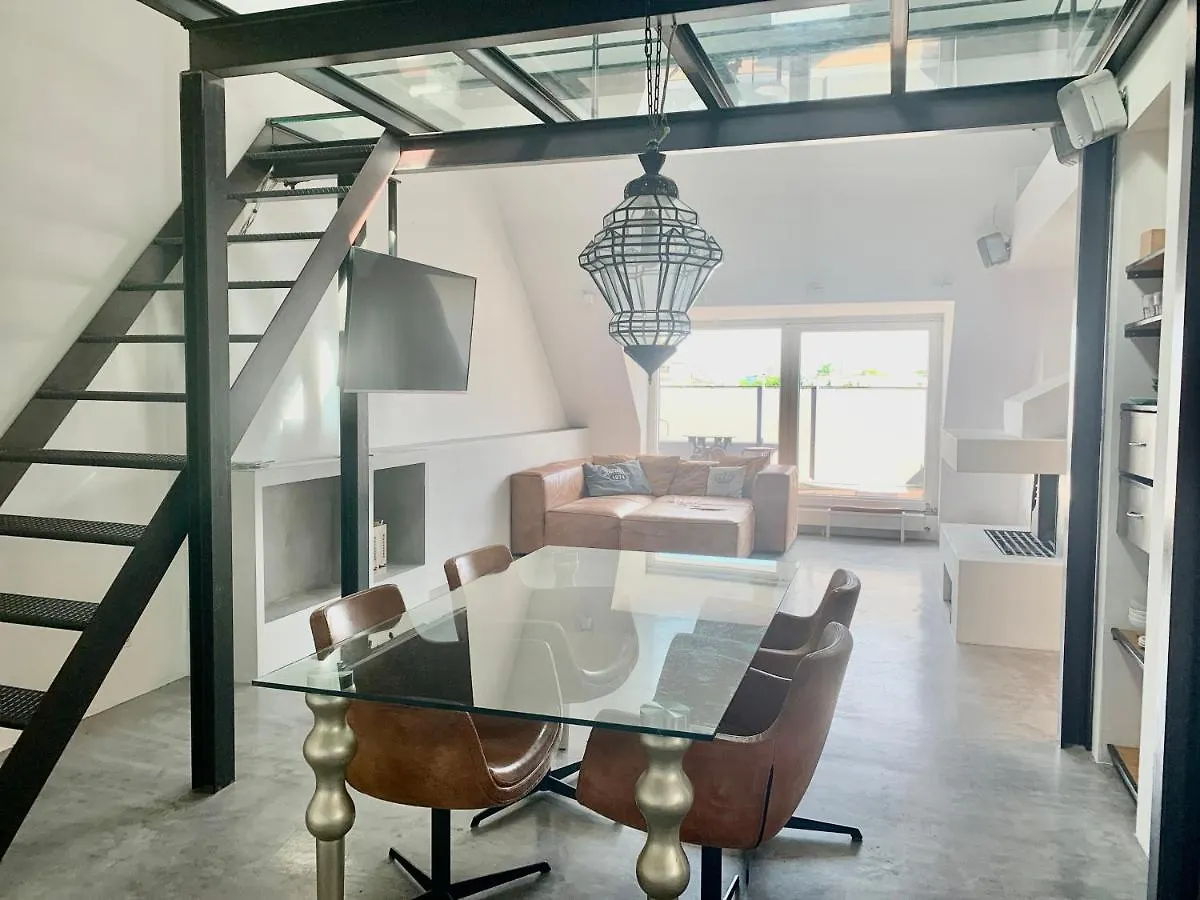 Schoene Dachgeschoss-Maisonette Wohnung Munich Apartment
